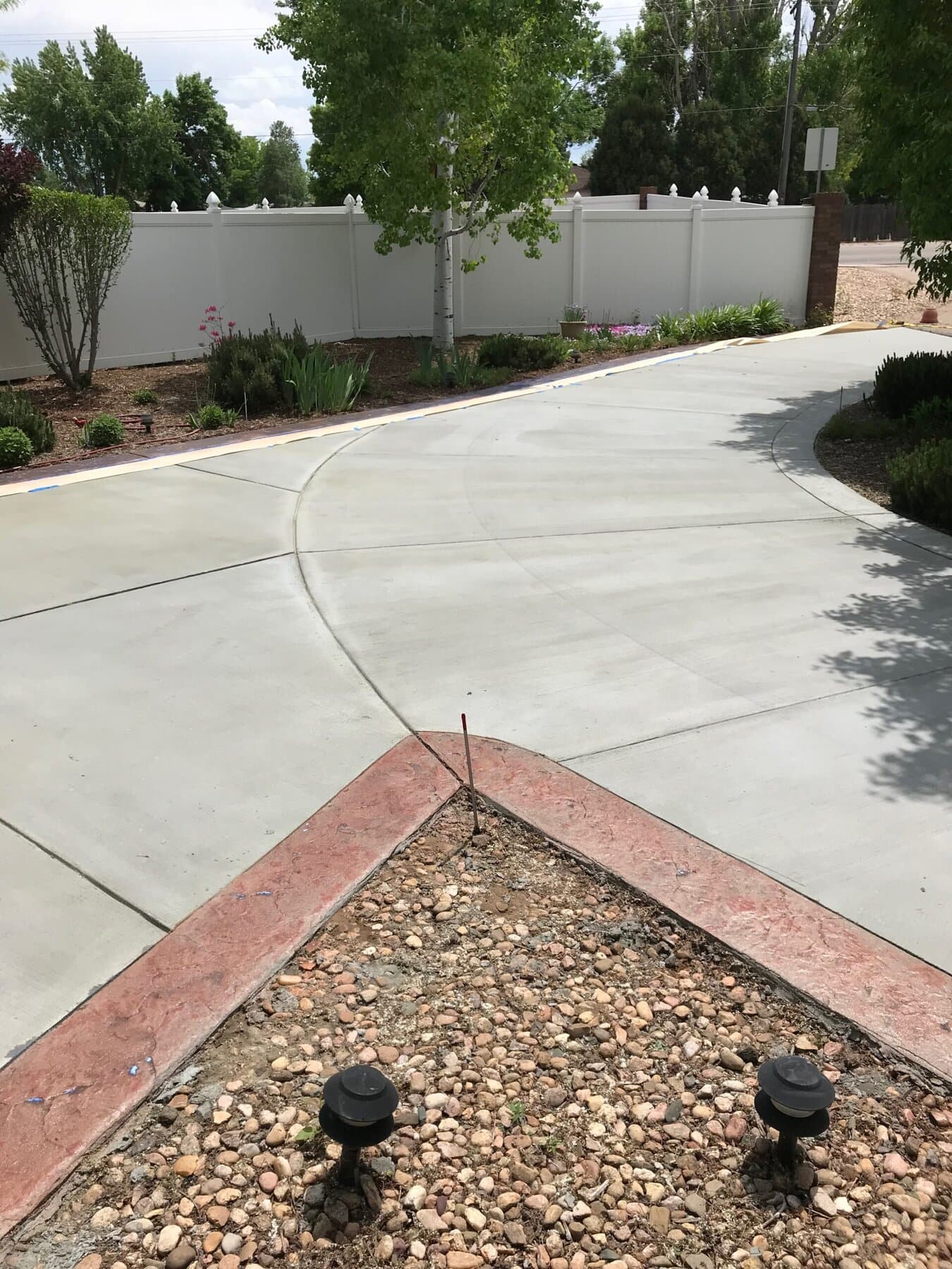 Curved walkway with a tinted stamped border